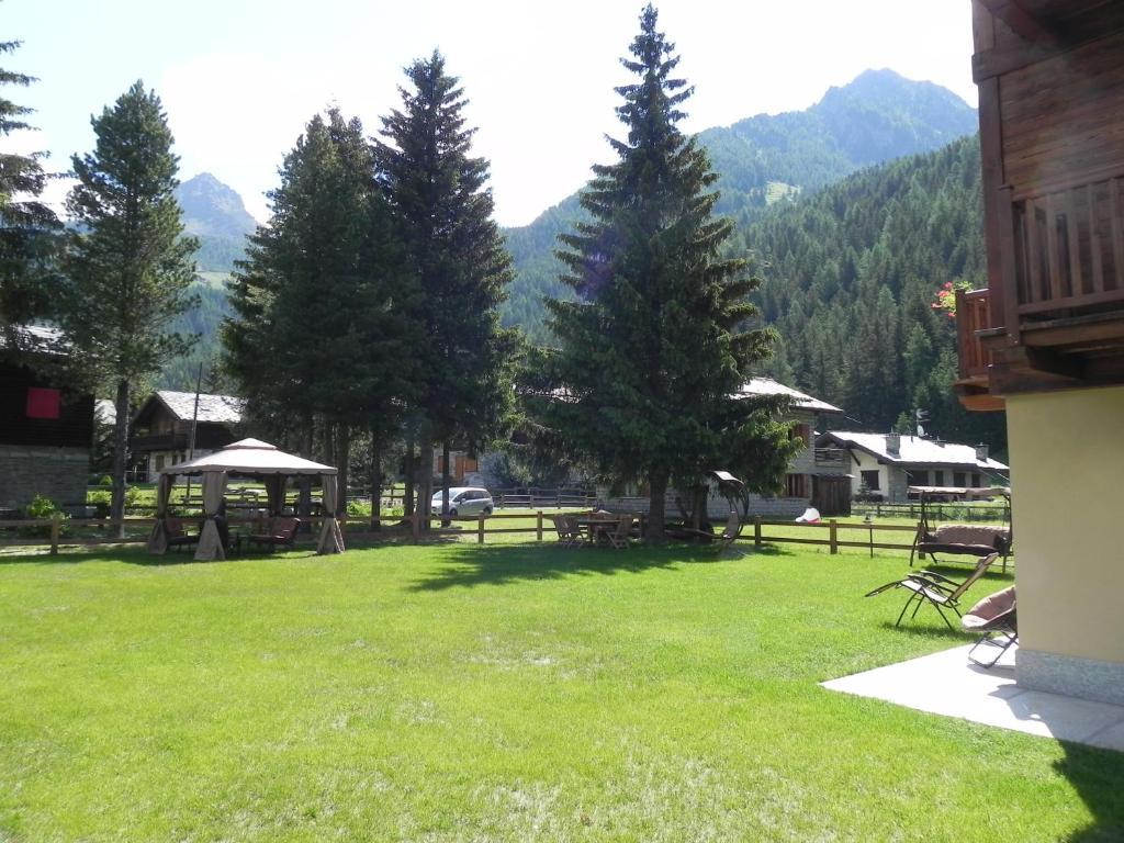 Villa Americana Chambres d'Hotes Champoluc Exterior foto