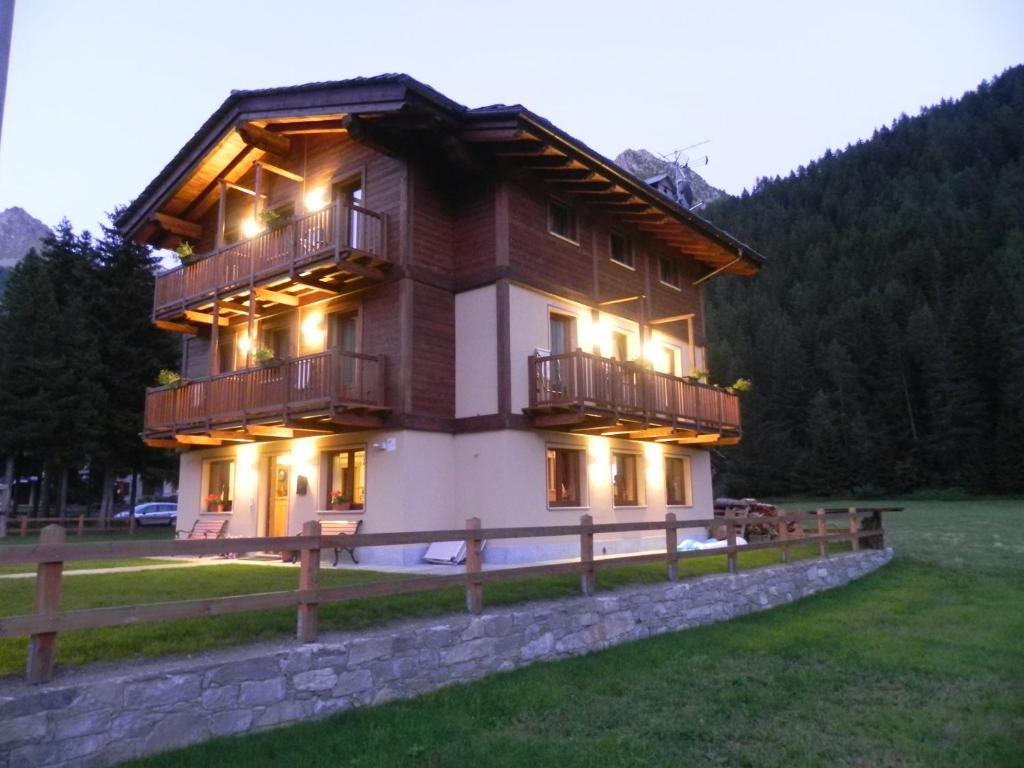 Villa Americana Chambres d'Hotes Champoluc Exterior foto