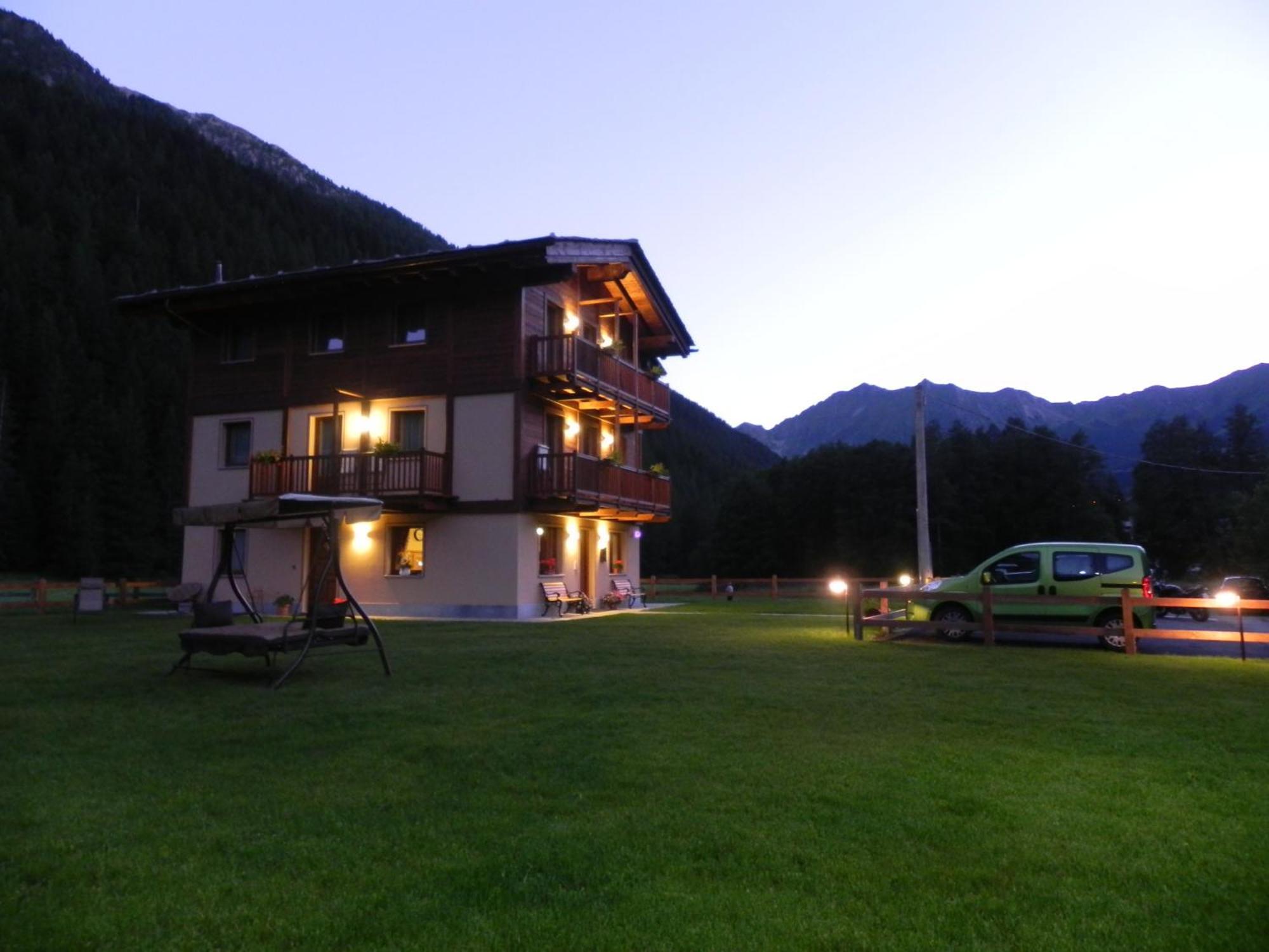 Villa Americana Chambres d'Hotes Champoluc Exterior foto