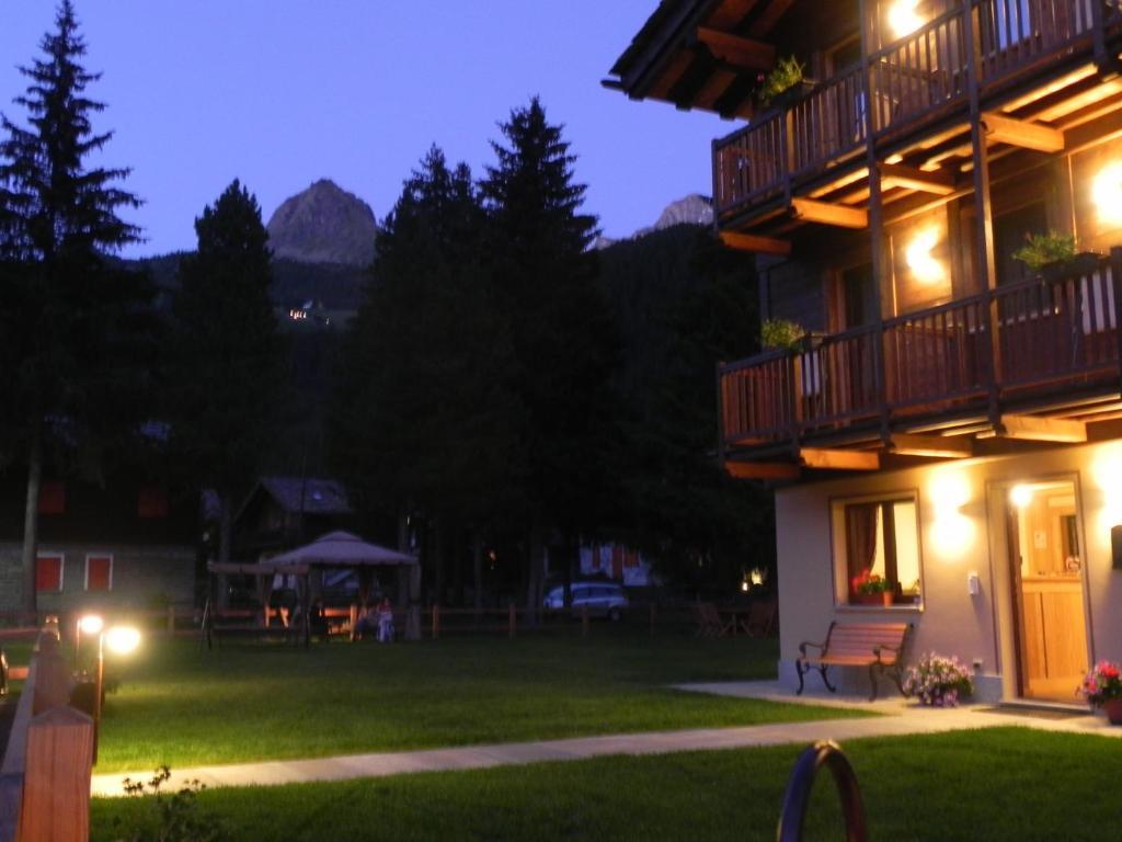 Villa Americana Chambres d'Hotes Champoluc Exterior foto