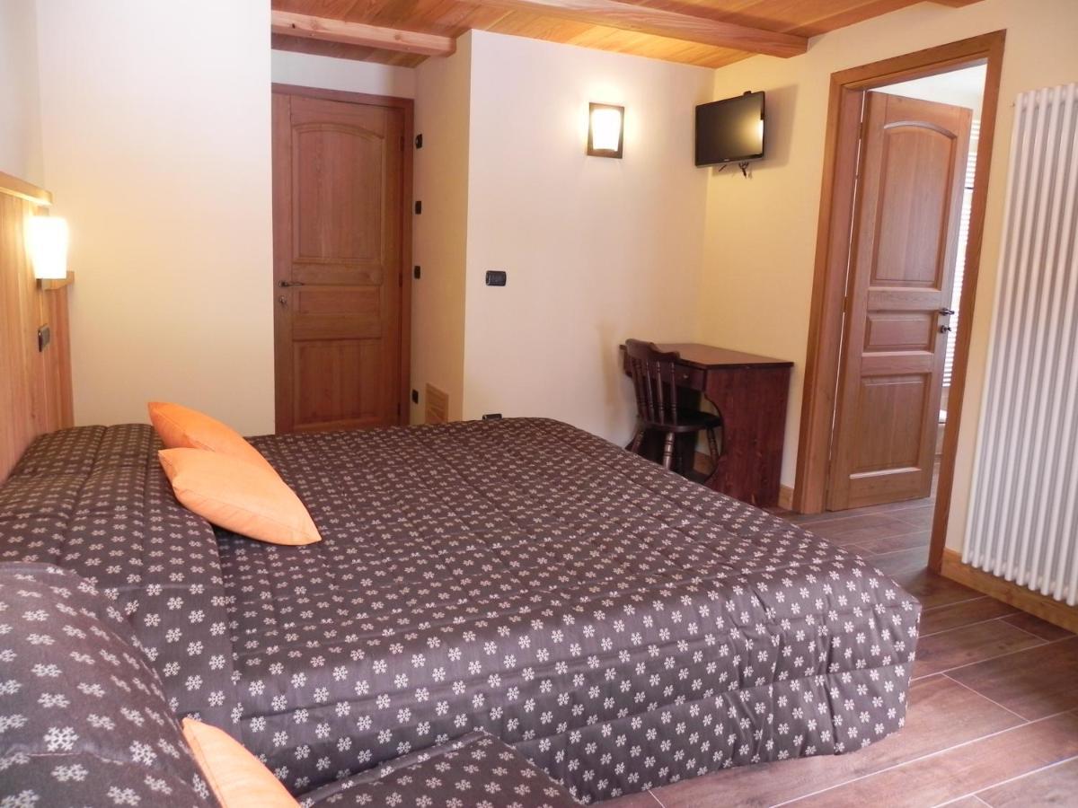 Villa Americana Chambres d'Hotes Champoluc Habitación foto